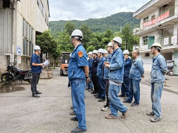 公司開展特種設(shè)備事故應(yīng)急演練活動(dòng)2.jpg 公司開展特種設(shè)備事故應(yīng)急演練活動(dòng)2.jpg